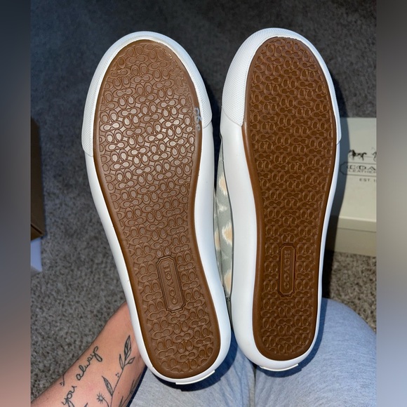 NEW Coach Sneaker - Picture 3 of 4